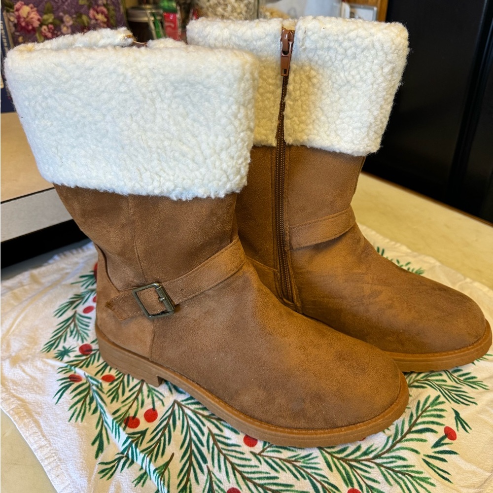 FabKids BIG Girls NEW Boots- Size 5 Black Friday special 🥳